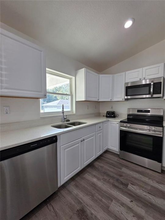 出租: $1,950 (3 贝兹, 2 浴室, 1341 平方英尺)