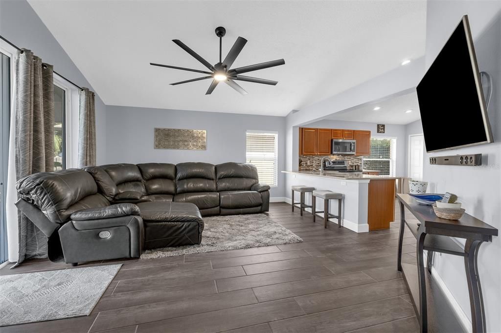 待售: $479,000 (3 贝兹, 2 浴室, 1592 平方英尺)