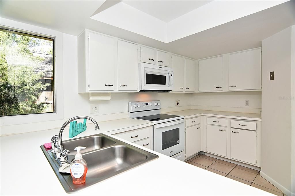 В аренду: $1,600 (2 спален, 2 ванн, 950 Квадратных фут)