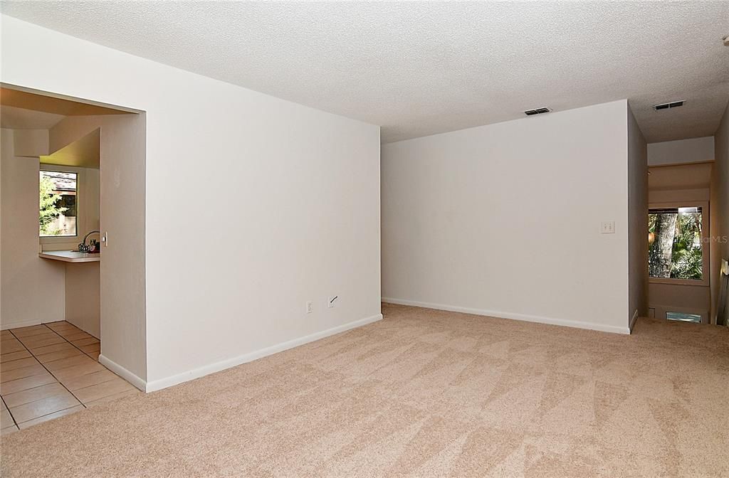 В аренду: $1,600 (2 спален, 2 ванн, 950 Квадратных фут)