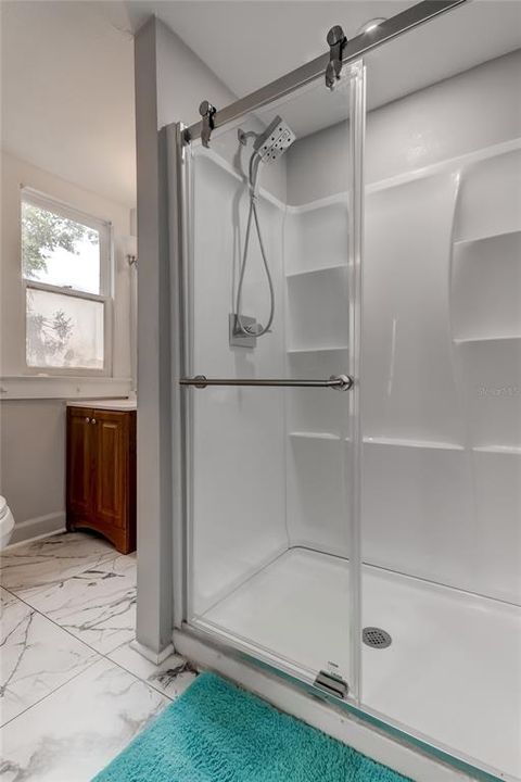 For Rent: $1,350 (1 beds, 1 baths, 420 Square Feet)