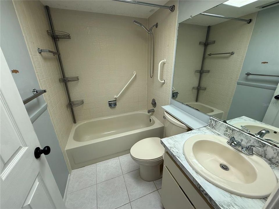 Active With Contract: $195,000 (3 beds, 2 baths, 1230 Square Feet)