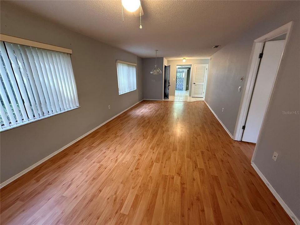 Active With Contract: $195,000 (3 beds, 2 baths, 1230 Square Feet)