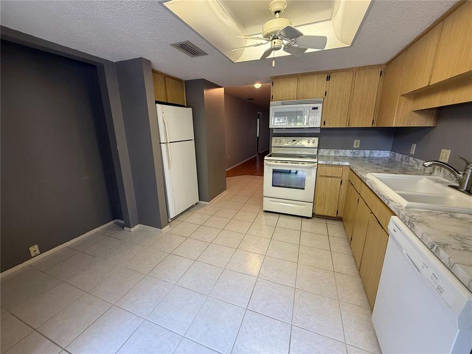 Active With Contract: $195,000 (3 beds, 2 baths, 1230 Square Feet)