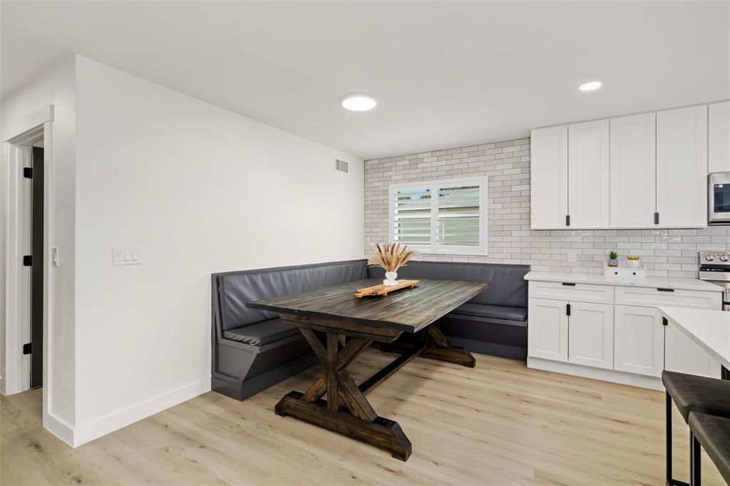 待售: $649,900 (6 贝兹, 2 浴室, 2973 平方英尺)