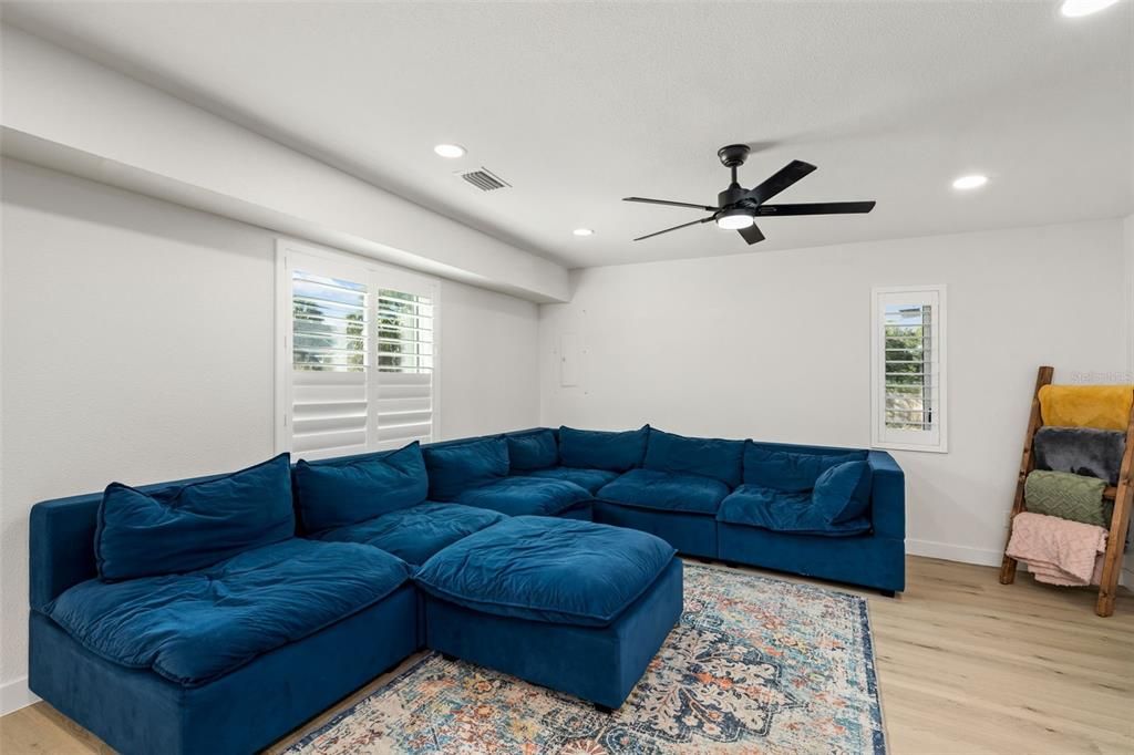 待售: $649,900 (6 贝兹, 2 浴室, 2973 平方英尺)