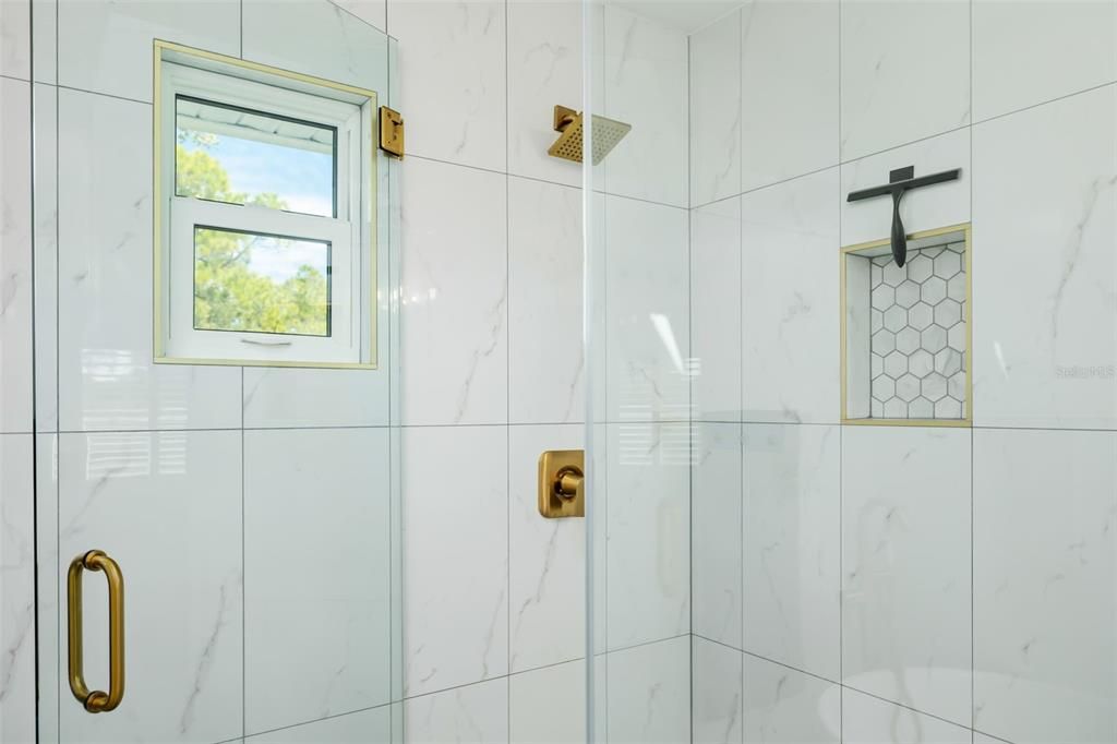 待售: $649,900 (6 贝兹, 2 浴室, 2973 平方英尺)