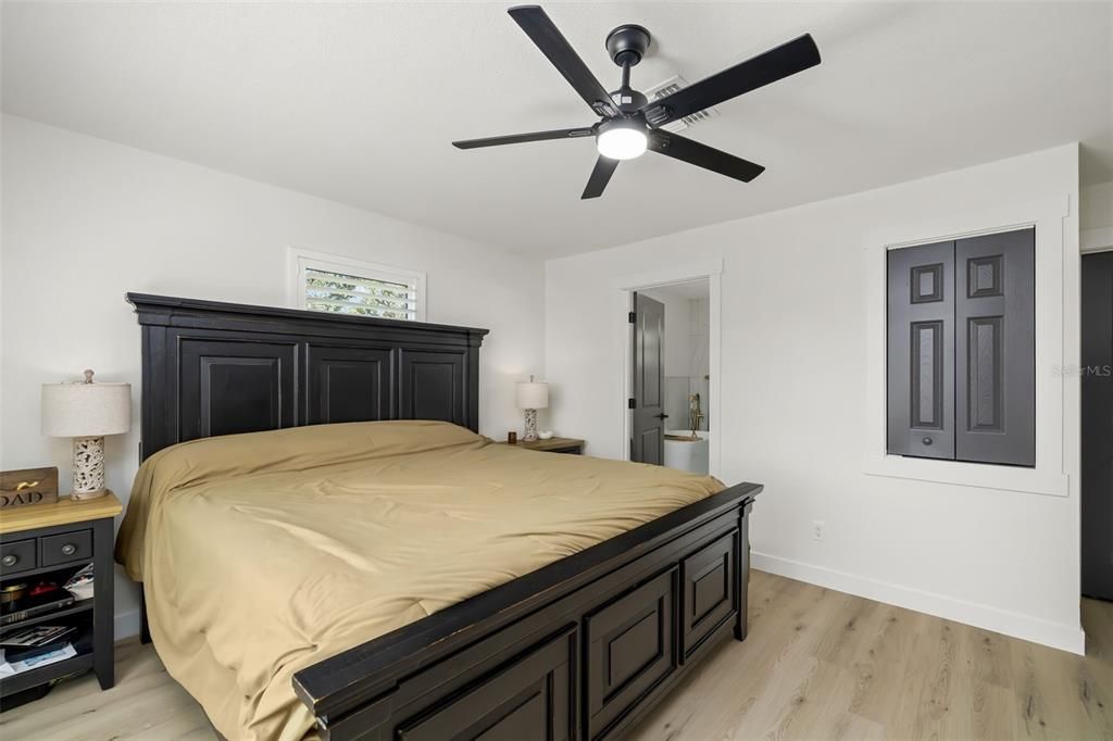 待售: $649,900 (6 贝兹, 2 浴室, 2973 平方英尺)