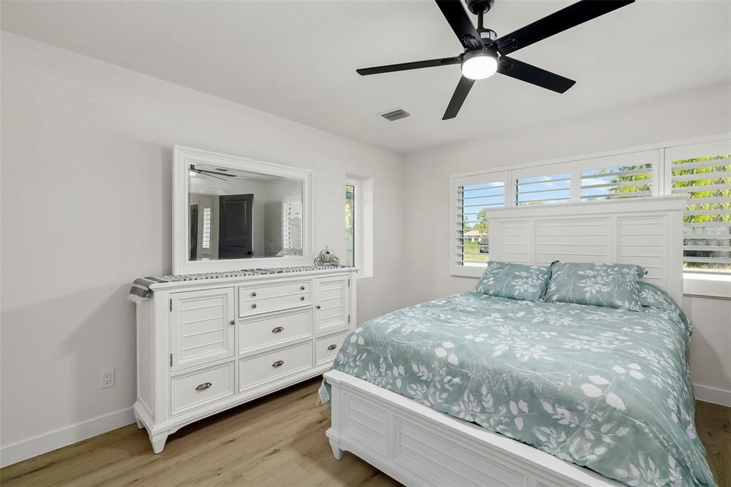 待售: $649,900 (6 贝兹, 2 浴室, 2973 平方英尺)