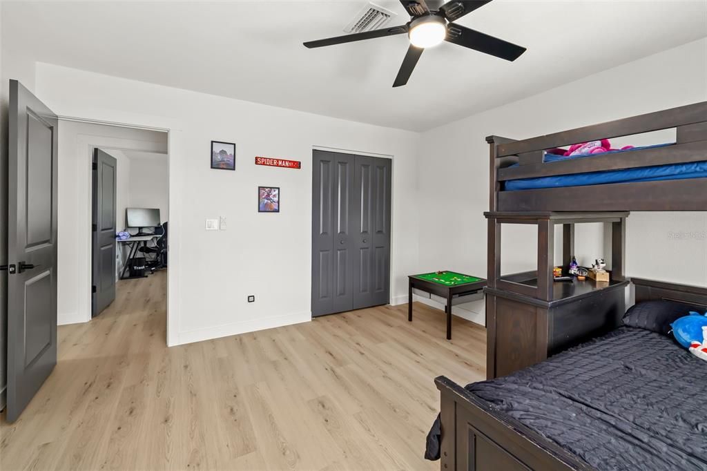 待售: $649,900 (6 贝兹, 2 浴室, 2973 平方英尺)