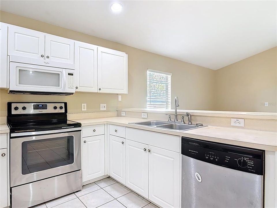 待售: $325,000 (4 贝兹, 2 浴室, 1686 平方英尺)