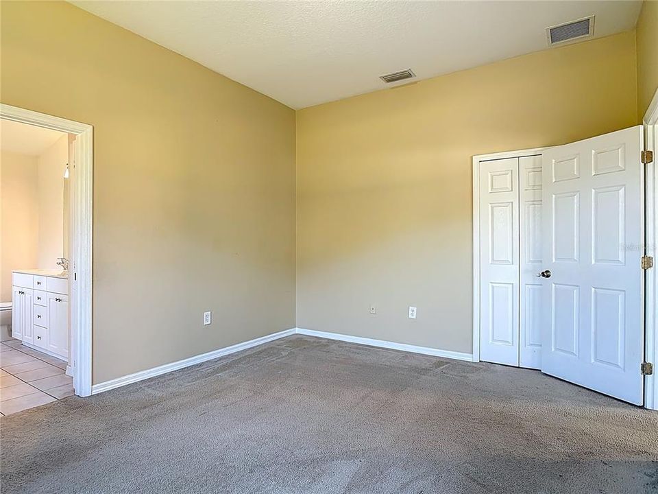 待售: $325,000 (4 贝兹, 2 浴室, 1686 平方英尺)