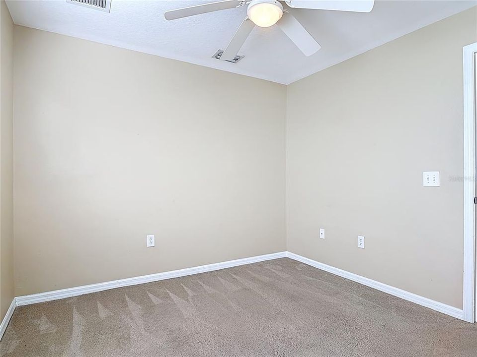 待售: $325,000 (4 贝兹, 2 浴室, 1686 平方英尺)