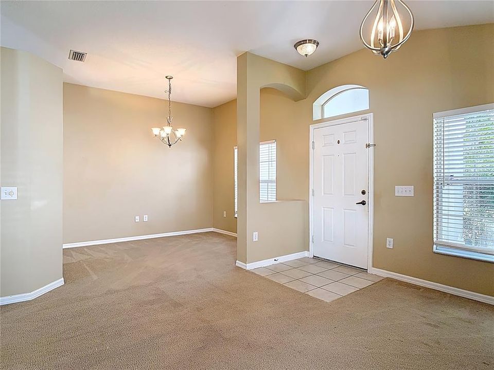 待售: $325,000 (4 贝兹, 2 浴室, 1686 平方英尺)