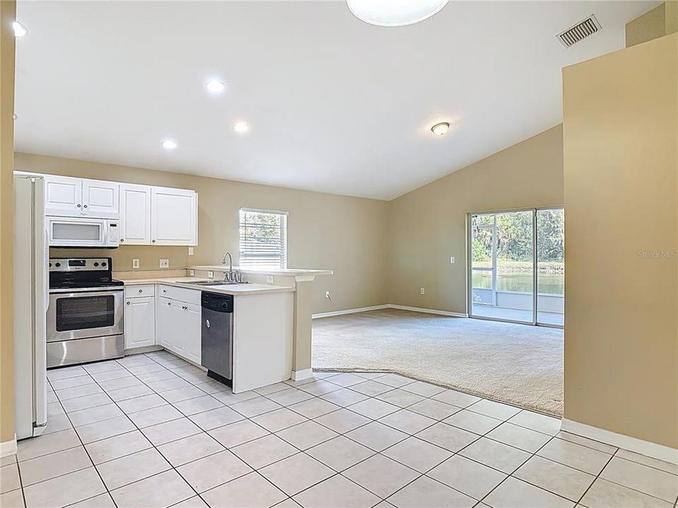 待售: $325,000 (4 贝兹, 2 浴室, 1686 平方英尺)