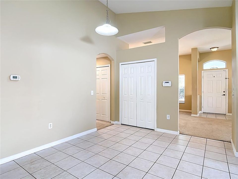 待售: $325,000 (4 贝兹, 2 浴室, 1686 平方英尺)