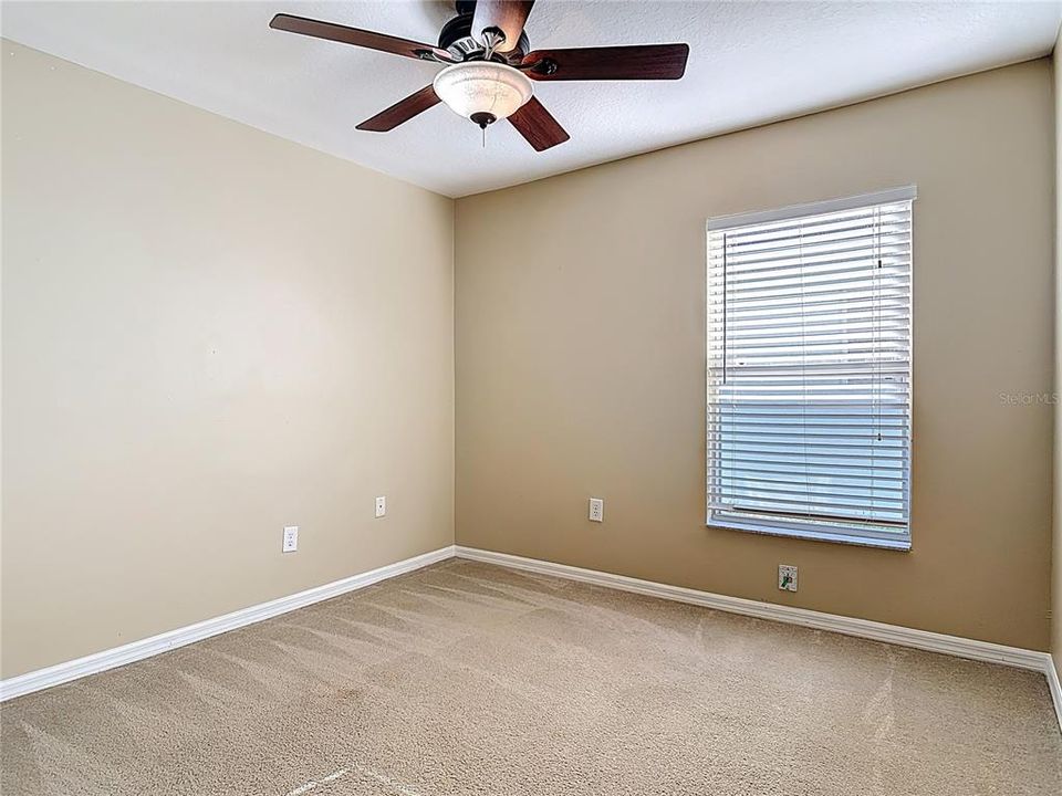 待售: $325,000 (4 贝兹, 2 浴室, 1686 平方英尺)