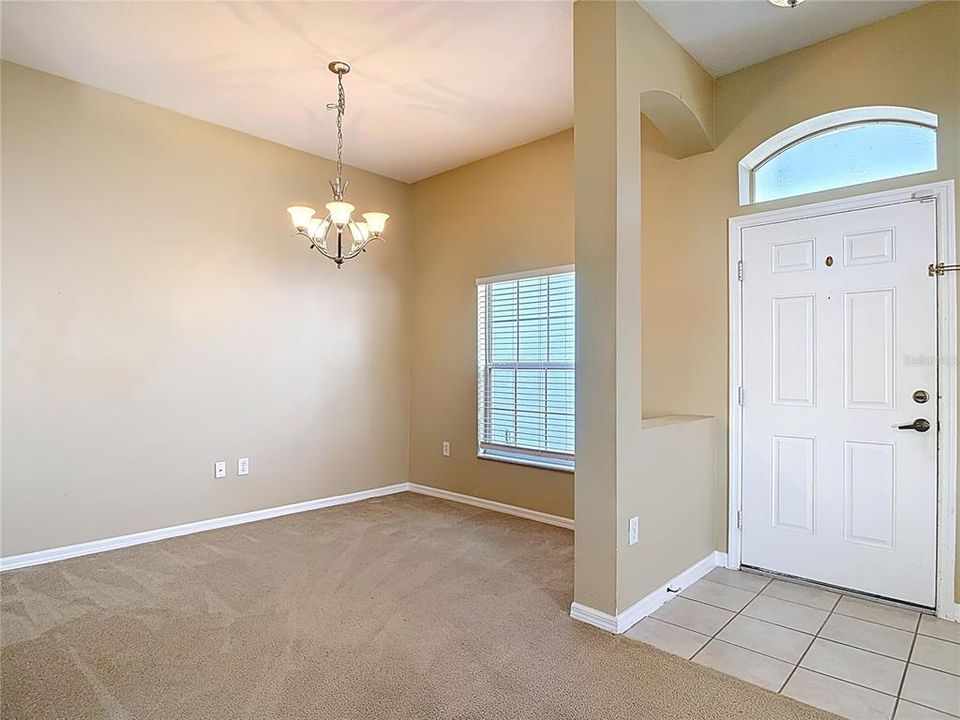 待售: $325,000 (4 贝兹, 2 浴室, 1686 平方英尺)