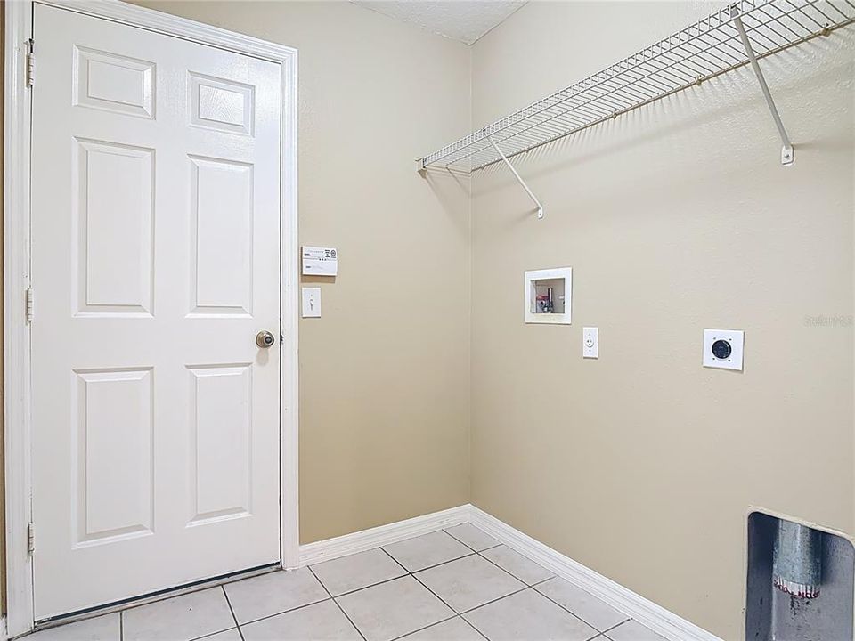 待售: $325,000 (4 贝兹, 2 浴室, 1686 平方英尺)