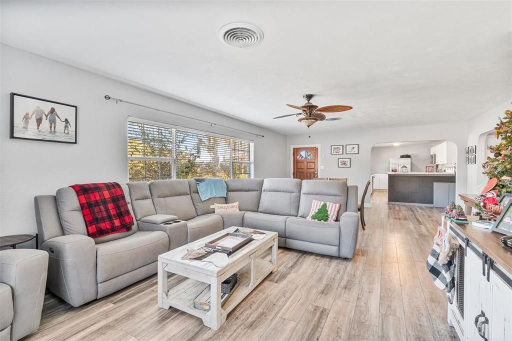 待售: $365,000 (3 贝兹, 2 浴室, 1474 平方英尺)