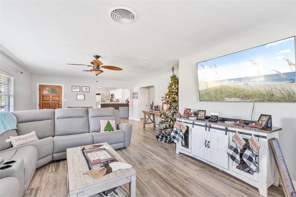 待售: $365,000 (3 贝兹, 2 浴室, 1474 平方英尺)