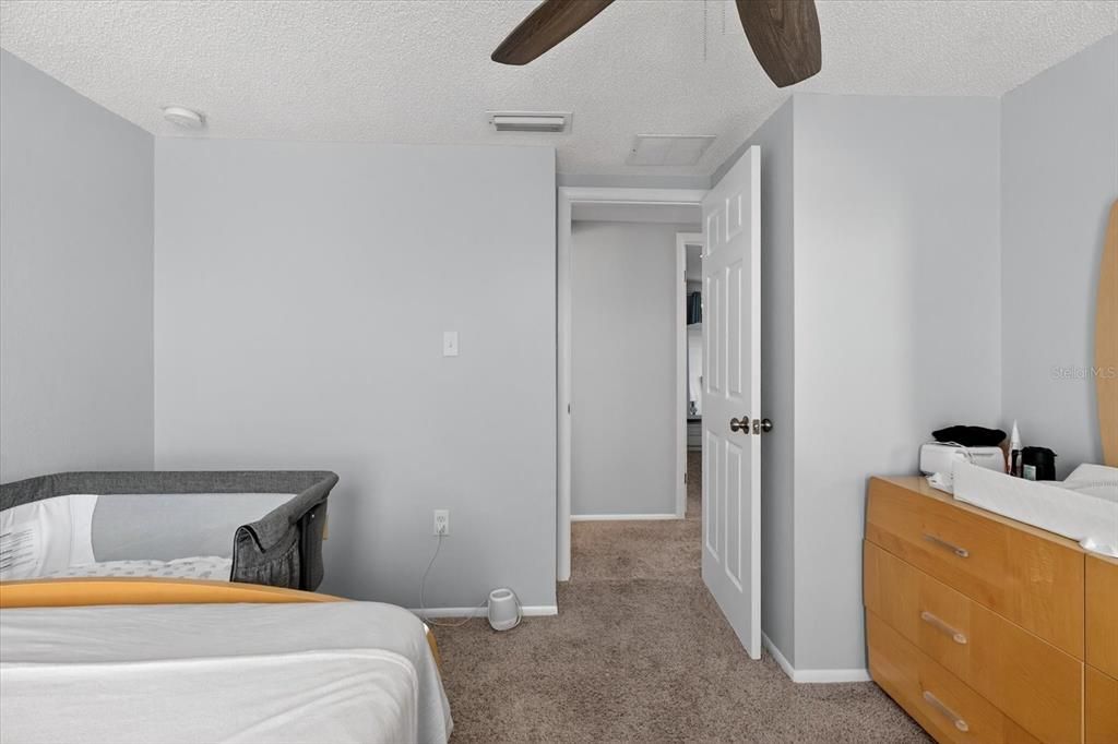 En Venta: $299,900 (4 camas, 2 baños, 1425 Pies cuadrados)