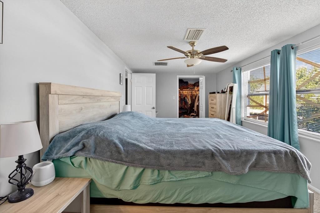 En Venta: $299,900 (4 camas, 2 baños, 1425 Pies cuadrados)