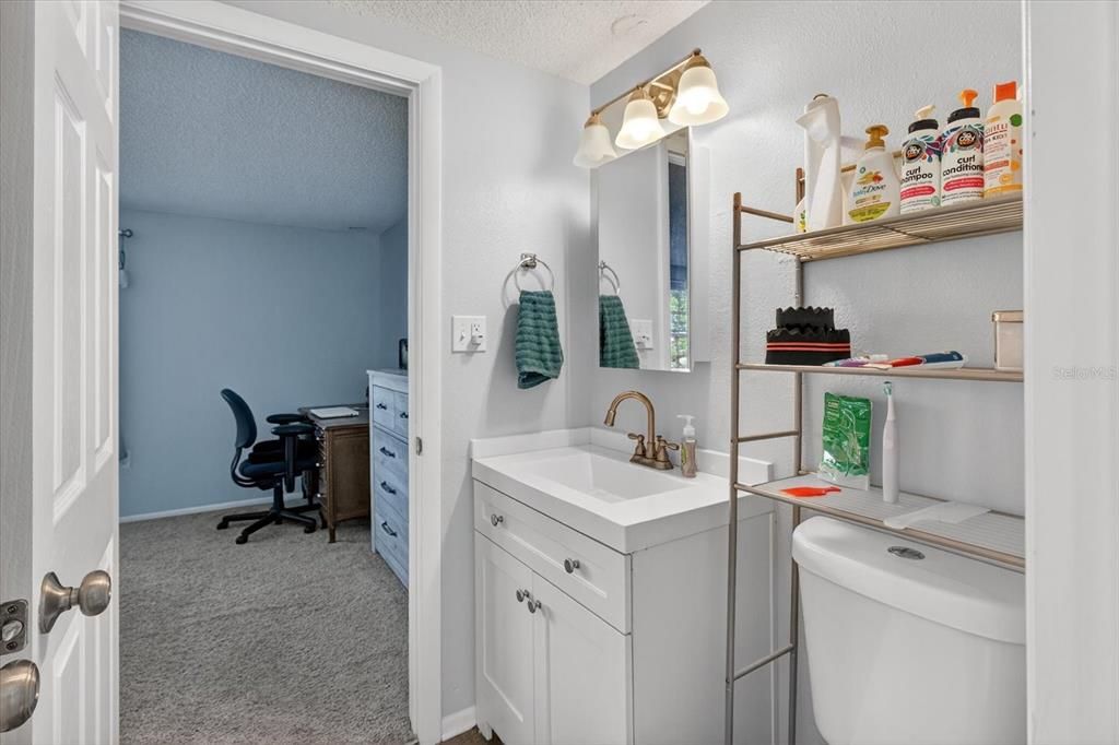 En Venta: $299,900 (4 camas, 2 baños, 1425 Pies cuadrados)