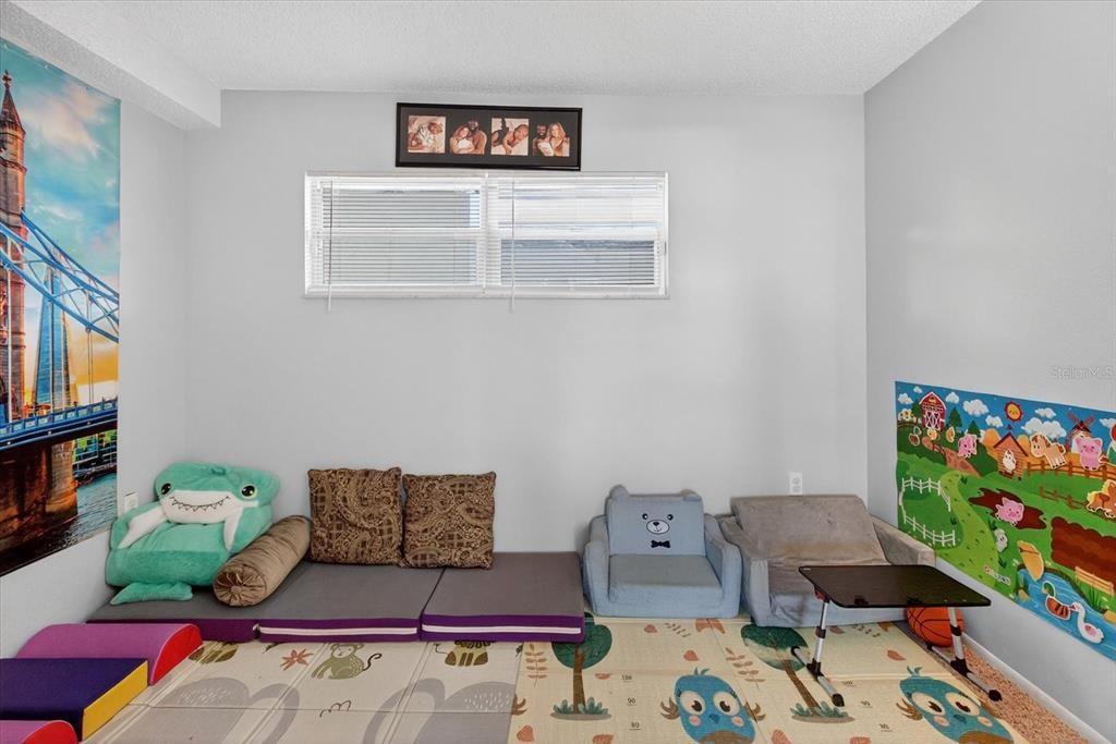 En Venta: $299,900 (4 camas, 2 baños, 1425 Pies cuadrados)