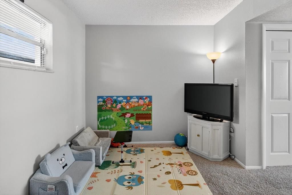 En Venta: $299,900 (4 camas, 2 baños, 1425 Pies cuadrados)