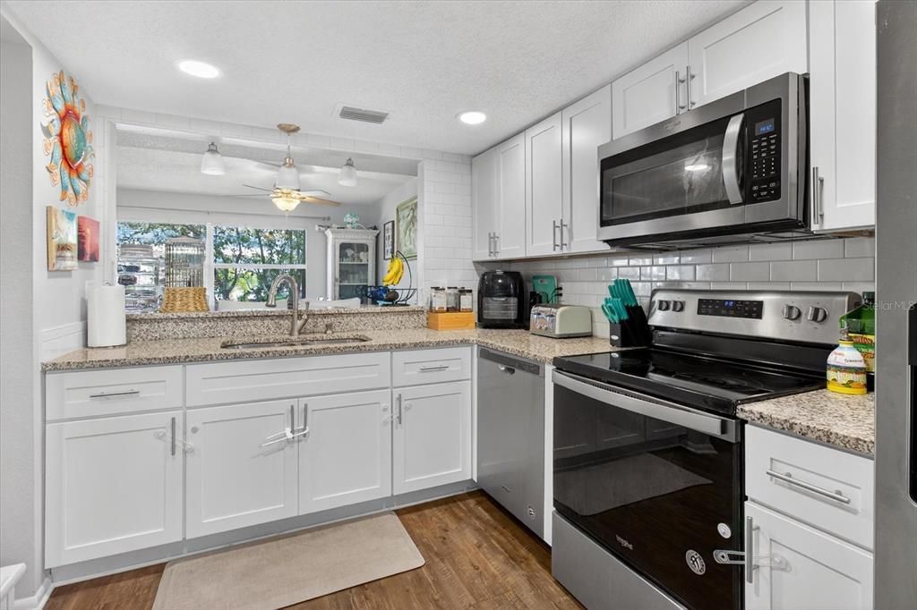 En Venta: $299,900 (4 camas, 2 baños, 1425 Pies cuadrados)