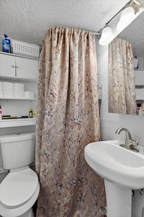 En Venta: $299,900 (4 camas, 2 baños, 1425 Pies cuadrados)