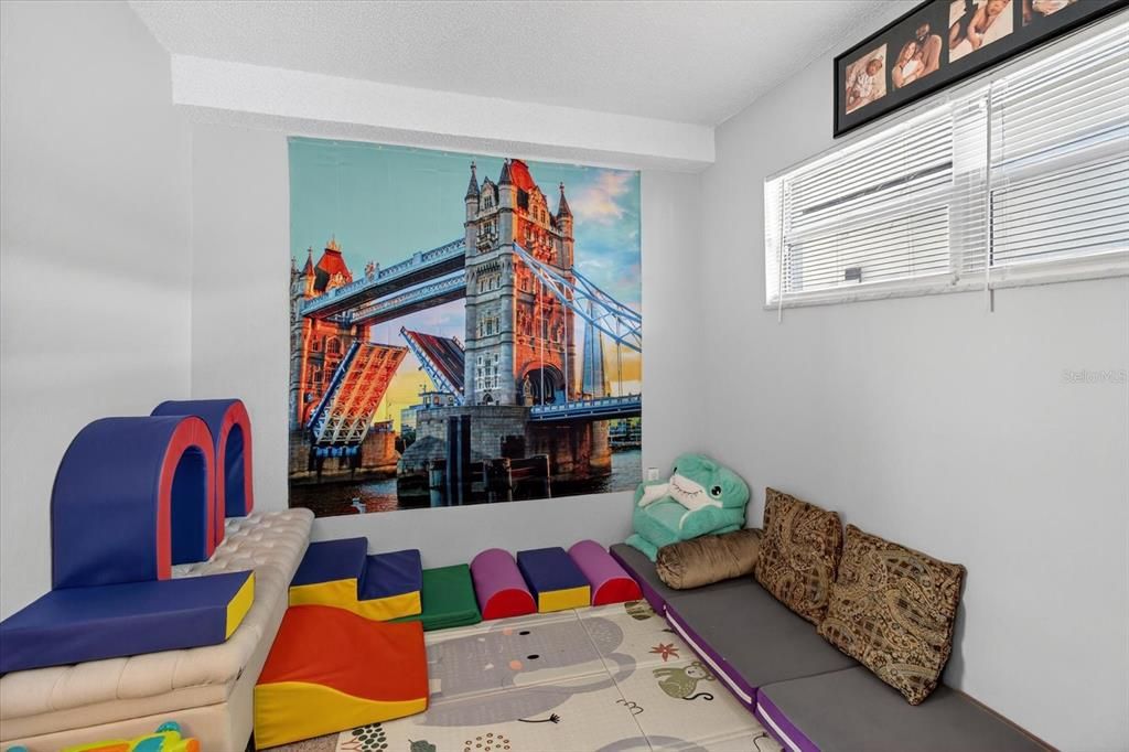 En Venta: $299,900 (4 camas, 2 baños, 1425 Pies cuadrados)