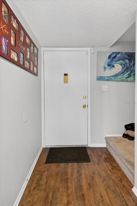 En Venta: $299,900 (4 camas, 2 baños, 1425 Pies cuadrados)