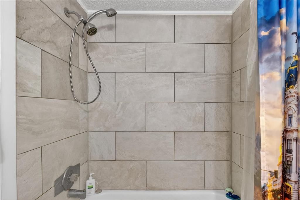 En Venta: $299,900 (4 camas, 2 baños, 1425 Pies cuadrados)