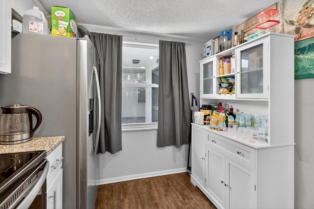 En Venta: $299,900 (4 camas, 2 baños, 1425 Pies cuadrados)