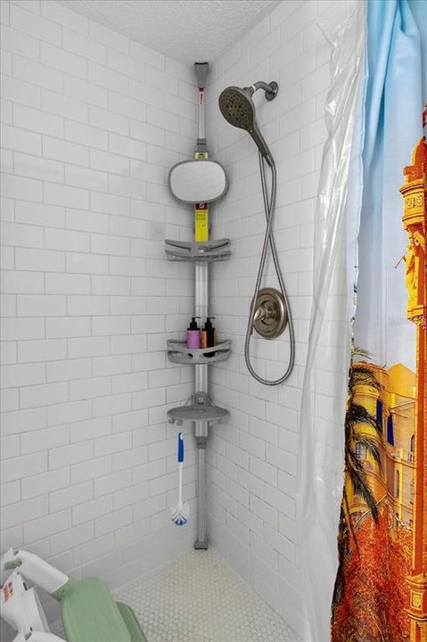 En Venta: $299,900 (4 camas, 2 baños, 1425 Pies cuadrados)