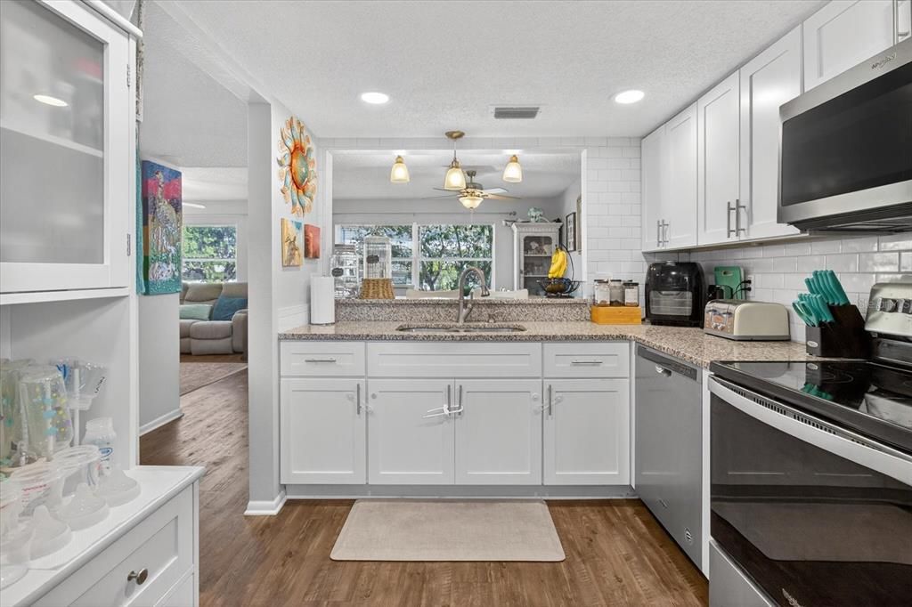 En Venta: $299,900 (4 camas, 2 baños, 1425 Pies cuadrados)