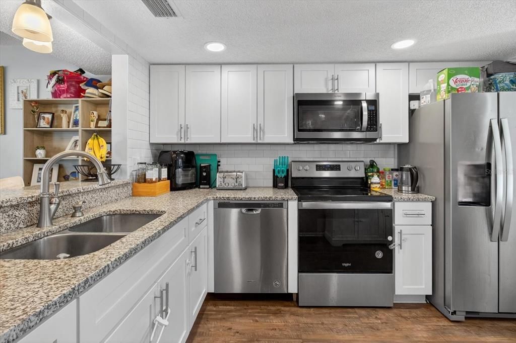 En Venta: $299,900 (4 camas, 2 baños, 1425 Pies cuadrados)