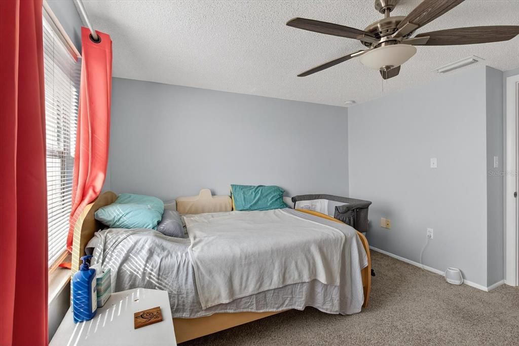 En Venta: $299,900 (4 camas, 2 baños, 1425 Pies cuadrados)