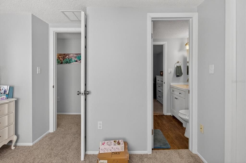 En Venta: $299,900 (4 camas, 2 baños, 1425 Pies cuadrados)