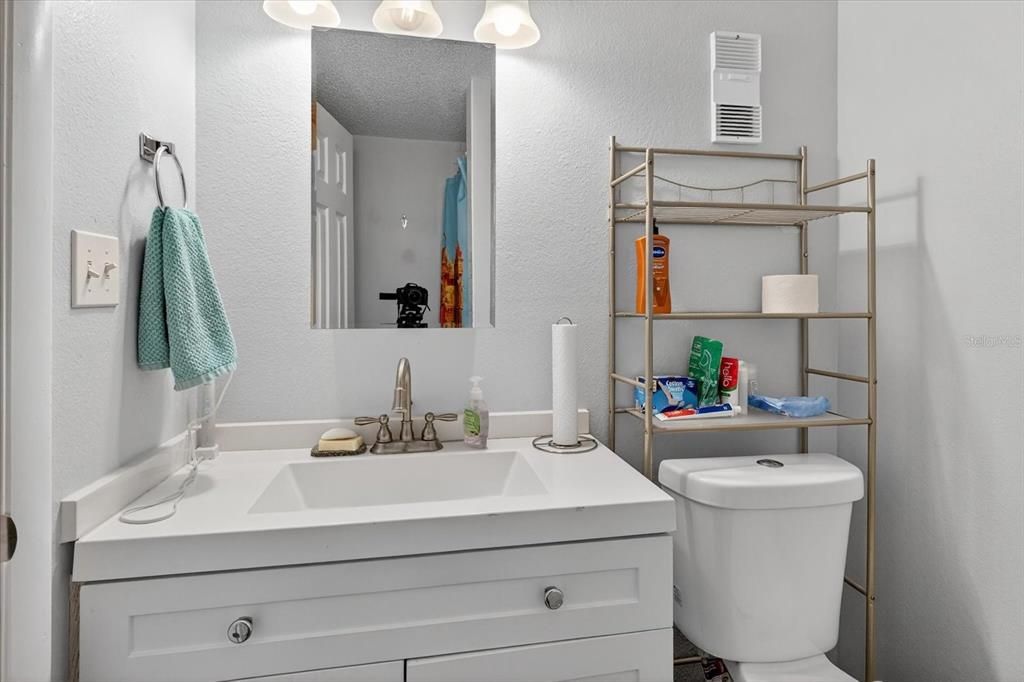 En Venta: $299,900 (4 camas, 2 baños, 1425 Pies cuadrados)