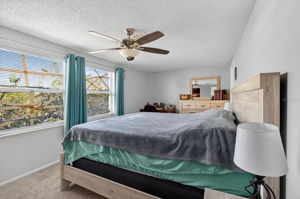 En Venta: $299,900 (4 camas, 2 baños, 1425 Pies cuadrados)