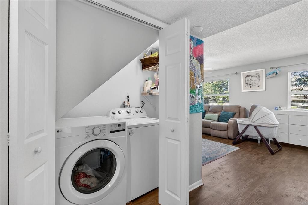 En Venta: $299,900 (4 camas, 2 baños, 1425 Pies cuadrados)