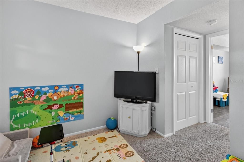 En Venta: $299,900 (4 camas, 2 baños, 1425 Pies cuadrados)