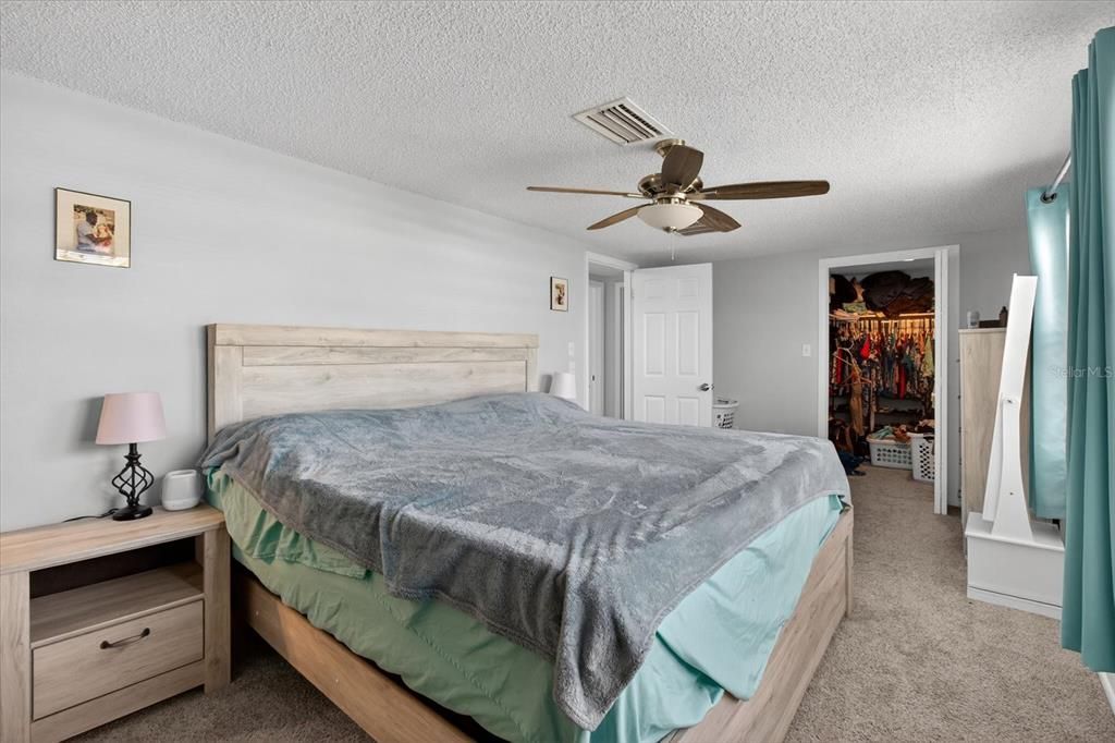 En Venta: $299,900 (4 camas, 2 baños, 1425 Pies cuadrados)