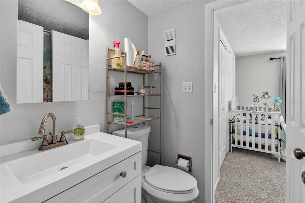 En Venta: $299,900 (4 camas, 2 baños, 1425 Pies cuadrados)