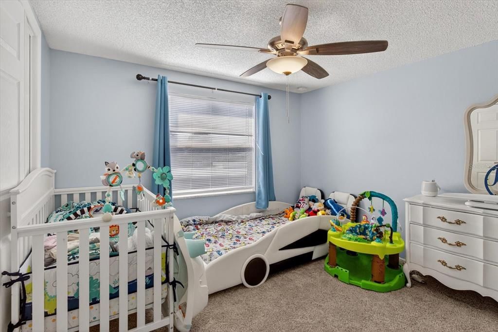 En Venta: $299,900 (4 camas, 2 baños, 1425 Pies cuadrados)