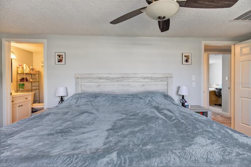 En Venta: $299,900 (4 camas, 2 baños, 1425 Pies cuadrados)