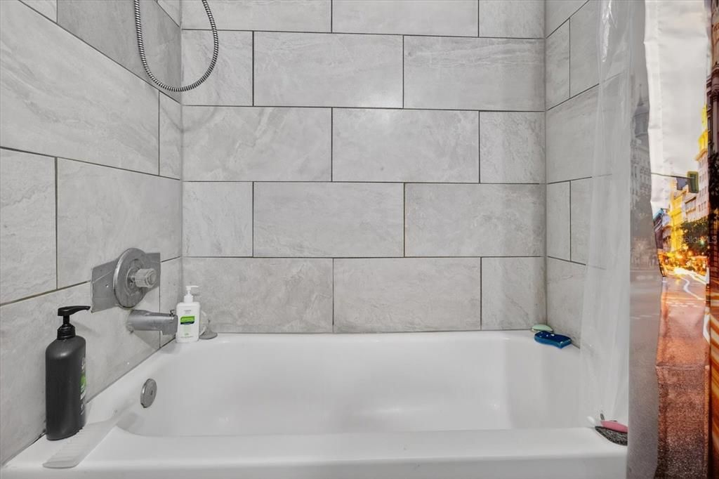 En Venta: $299,900 (4 camas, 2 baños, 1425 Pies cuadrados)